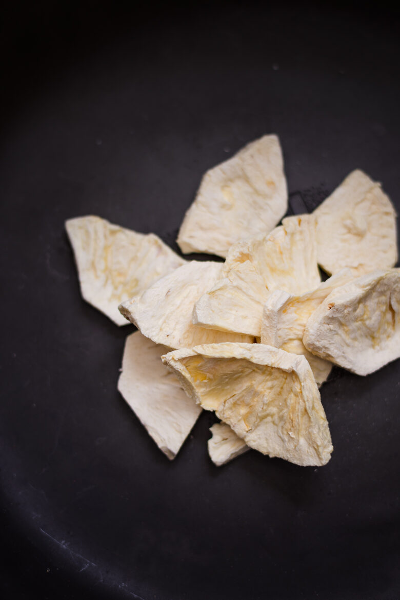 Freeze-dried pineapple