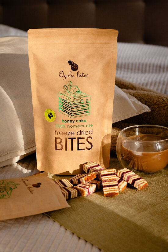 Liofilizēta medus kūka ar upenēm